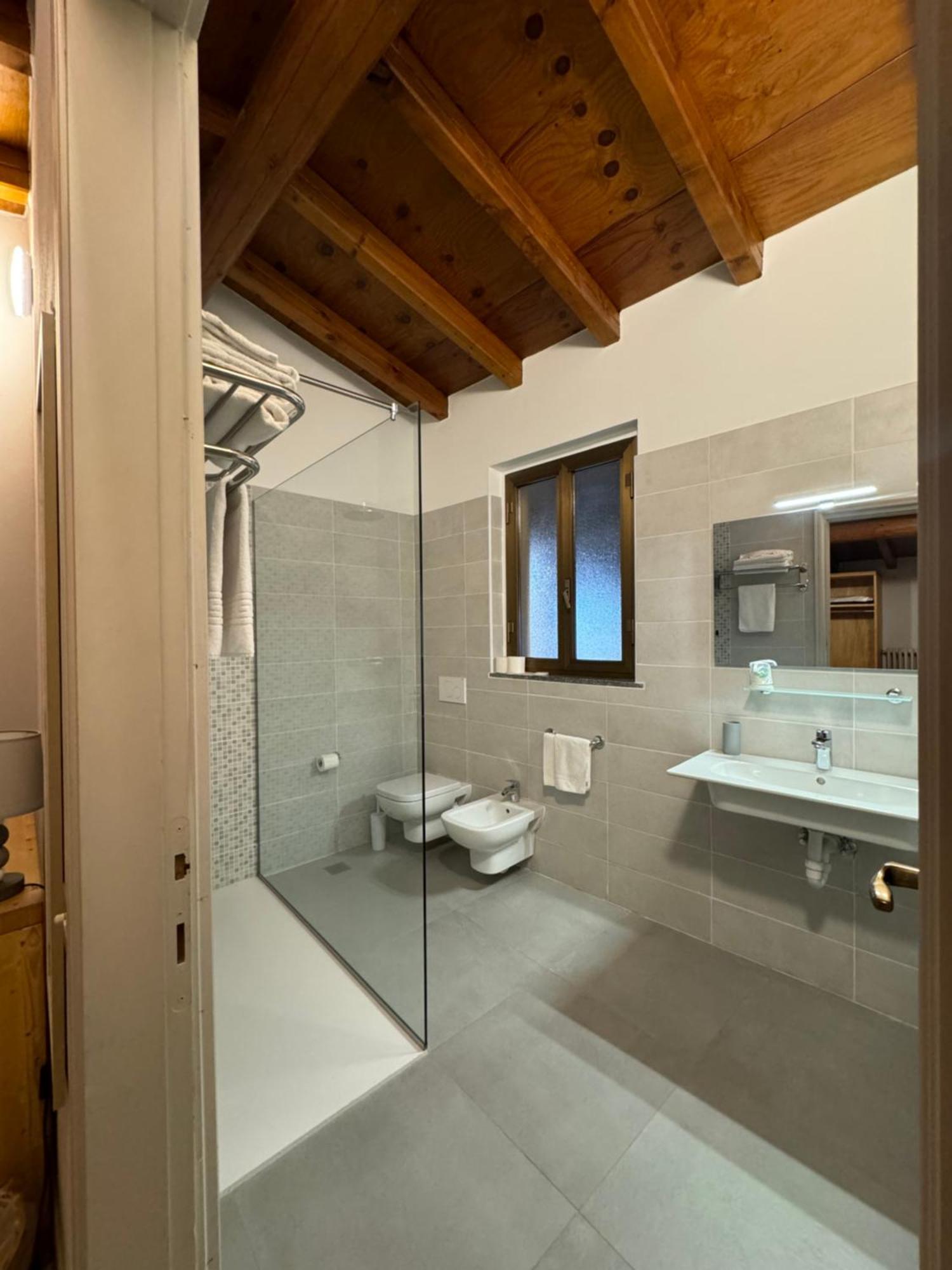 B&B Michelina Castiglione dʼIntelvi Exteriér fotografie